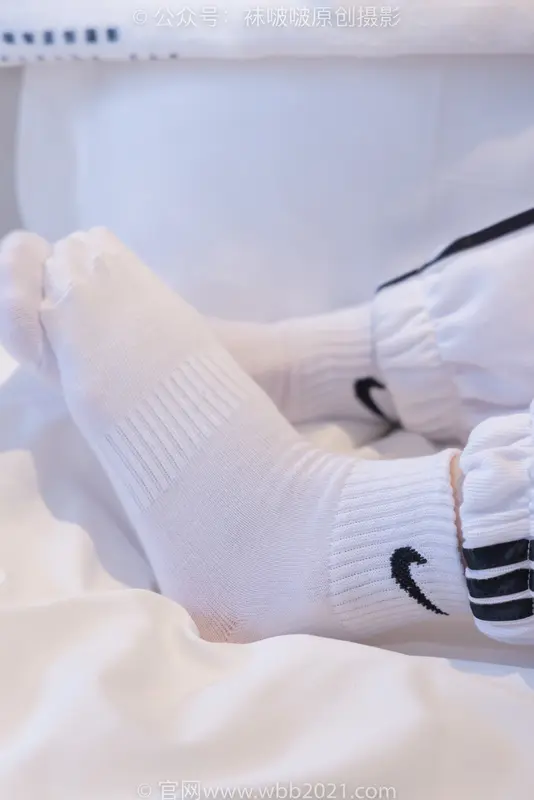 小沫-板鞋、白棉袜(花絮版) - BoBoSocks袜啵啵