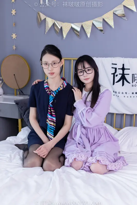 雪糕甜甜圈-两双高跟凉鞋、黑丝(脚尖加固款)、白丝(脚尖加固款)、裸足、裸足脚对脚剧情 (花絮版) - BoBoSocks袜啵啵