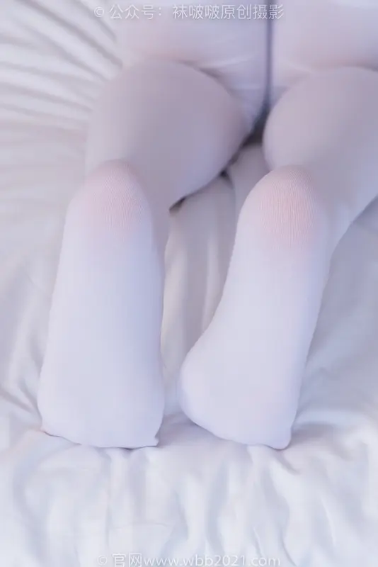 甜甜圈-板鞋、厚黑丝大腿袜、厚白丝大腿袜(花絮版) - BoBoSocks袜啵啵