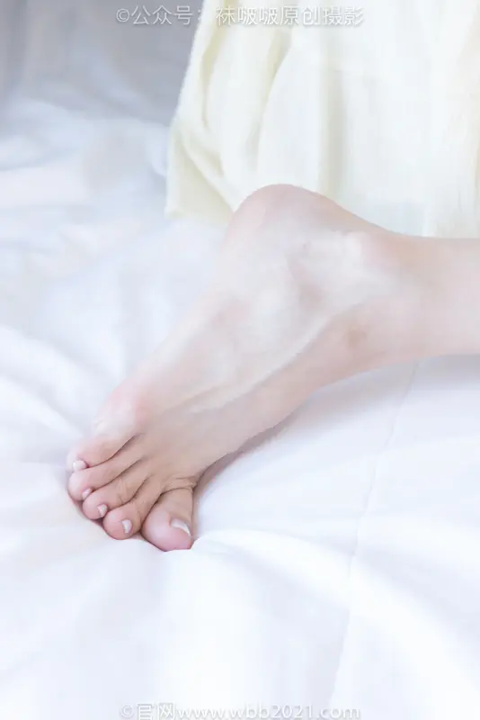 稚予-两双高跟鞋、肉丝(脚尖微加固款)、油亮白丝(脚尖透明款)、裸足(花絮版) - BoBoSocks袜啵啵